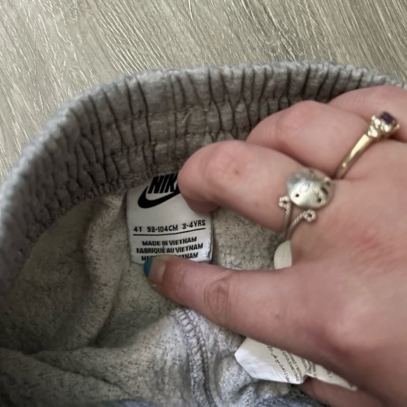 Toddler Nike Grey Sweatpant Sweatshirt Set Size 4T - Picture 3 of 5